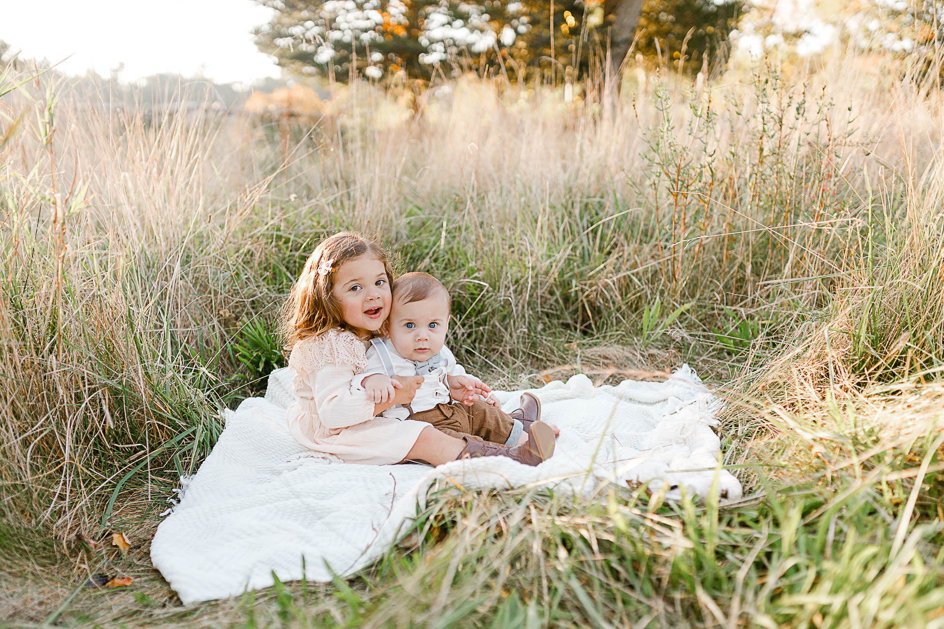 Toddlers on white blanket in field | Norwell Photographer