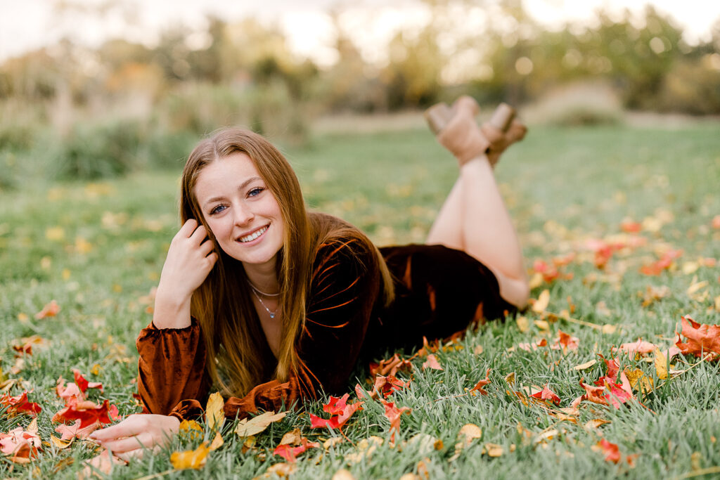 Autumn senior pictures of Lyla Davis with Christina Runnals Photography
